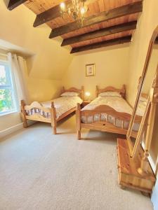 Un pat sau paturi într-o cameră la The Old Vicarage