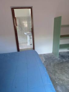 a bedroom with a blue bed and a sink at Misky Kucho (dulce rincon) in Maimará