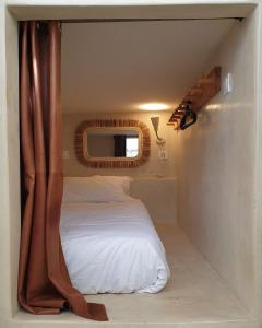 Tempat tidur dalam kamar di Miostello Lifestyle Hostel Marrakech