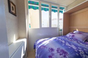 Cama ou camas em um quarto em Студия на белоснежном пляже Los Locos