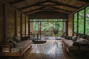 Istumisnurk majutusasutuses Hamadryade Lodge