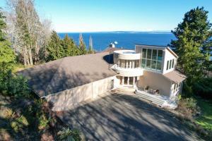 Gallery image of Unique Port Ludlow Home with 3 Decks and Hot Tub! in Port Ludlow