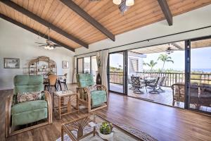 Posezení v ubytování Kailua-Kona Condo with Resort Amenities Access!