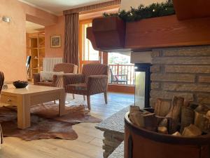A seating area at Suite - La Casa del Maestro
