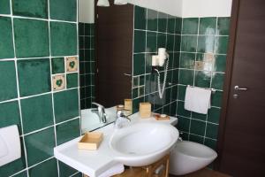 A bathroom at Suite - La Casa del Maestro