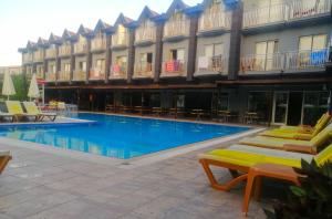 een hotel met een zwembad voor een gebouw bij Grand Nar Hotel ADULT ONLY - All Inclusive in Kemer