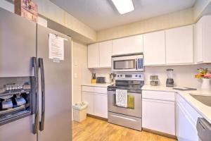 Billede fra billedgalleriet på Resort Condo in Branson with Mountain and Lake Views! i Branson