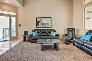 Updated Vegas Condo with Balcony and Pool Access!