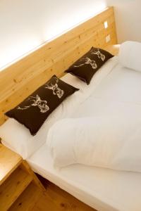 מיטה או מיטות בחדר ב-Vallesinella Hotel Restaurant Bar