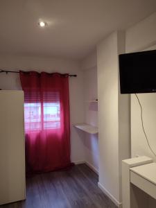 TV a/nebo společenská místnost v ubytování Avenue Rooms + 11 fotografií
