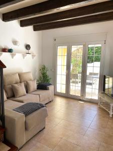 Zona de estar de Chalet Villafranca Menorca con piscina privada