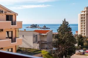 a view of the ocean from a building at Villa Savovic in Petrovac na Moru
