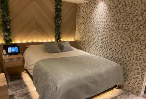 Postel nebo postele na pokoji v ubytování hotel brattostay ホテル ブラットステイ