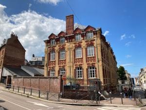 Gallery image of 4 Spacieux, chaleureux, hyper centre 300m de la mer in Dieppe