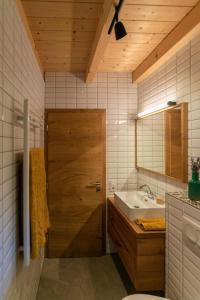 Koupelna v ubytování Boglya Ökoház