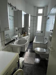 Ein Badezimmer in der Unterkunft Apartment BOZ Solingen