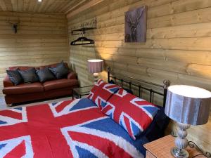 Posezení v ubytování Bedrock Lodge + 37 fotografií