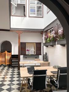 a dining room with a table and chairs at Gato Azul - Coliving in La Orotava