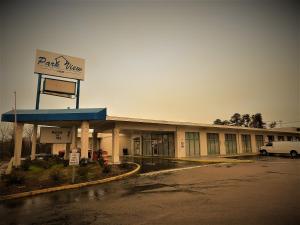 a parking lot in front of a park motel at Park View Inn. in Greensboro