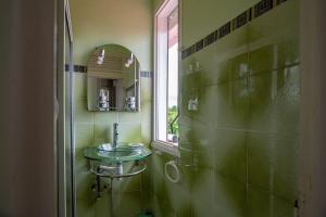 Afbeelding uit fotogalerij van Domaine Lyscelle in Sainte-Rose +7 foto's