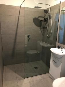 Myrtleford Hotel的一间浴室
