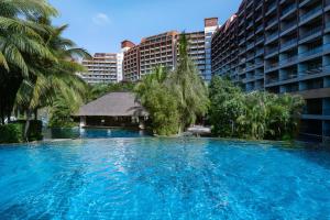 Bazén v ubytování Pullman Oceanview Sanya Bay Resort & Spa nebo v jeho okolí