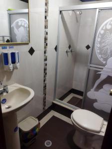 Koupelna v ubytování HOTEL VELANEZ SUITE Riobamba
