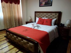 Postel nebo postele na pokoji v ubytování HOTEL VELANEZ SUITE Riobamba