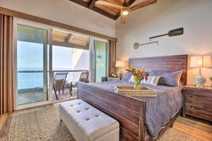 Postel nebo postele na pokoji v ubytování Airy Oceanfront Kailua-Kona Gem with Community Pool