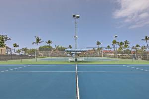Tenis a/nebo squash v ubytování Airy Oceanfront Kailua-Kona Gem with Community Pool nebo okolí