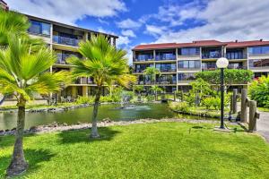 Zahrada ubytování Lahaina Resort Retreat with Pool and Ocean Views!