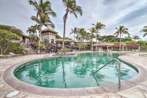 Swimming pool sa o malapit sa Luxe Big Island Vacation Rental Along Kohala Coast