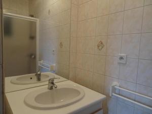 Ένα μπάνιο στο Holiday Home in Rhuys near Plage de Rouvran +15 φωτογραφίες