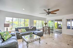 Gallery image of Elegant Oceanfront Villa with Lanai and Bar! in Waianae