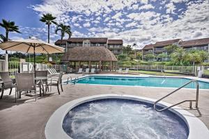 The swimming pool at or close to Kailua-Kona Condo with Pool and Ocean Views
