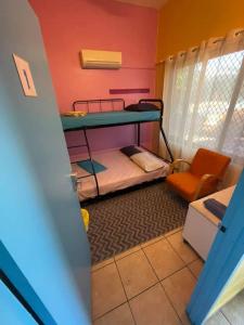The Cozy Hostel - Motel tesisinde bir ranza yatağı veya ranza yatakları