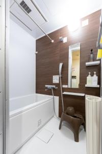 a bathroom with a tub and a mirror at VACATION INN HEIWAJIMA 1 - Vacation STAY 10876 in Tokyo