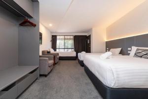 Postel nebo postele na pokoji v ubytování Fern Bay Motel
