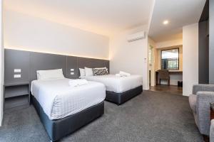 Postel nebo postele na pokoji v ubytování Fern Bay Motel