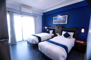 Rúm í herbergi á Hotel Task International