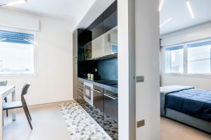 Posteľ alebo postele v izbe v ubytovaní Rimini Marina Centro Station Apartment