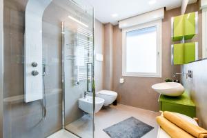 Kúpeľňa v ubytovaní Rimini Marina Centro Station Apartment
