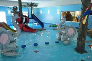 two elephants in the water at a water park at Apartament Lux-Nadrzeczna 5 minut od Deptaka in Karpacz