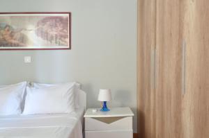 Posteľ alebo postele v izbe v ubytovaní Stathmos Larissis C, a cozy 2BR Apartment, Close to Metro Station. 6