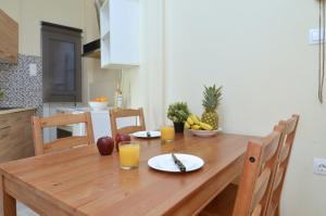 Nápoje v ubytovaní Stathmos Larissis C, a cozy 2BR Apartment, Close to Metro Station. 6 + 2 fotografie