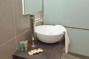 Kúpeľňa v ubytovaní Stathmos Larissis C, a cozy 2BR Apartment, Close to Metro Station. 6