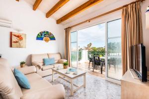 Gallery image of Villa Karoline in Cala en Forcat