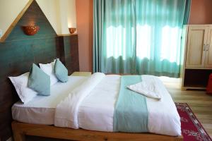 Una cama o camas en una habitación de Hotel Olympus Pokhara