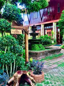 Zahrada ubytování Baan Lhang Wangh บ้านหลังวัง