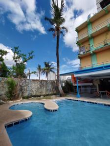 Bazén v ubytování Metro Park Hotel - Cebu City nebo v jeho okolí